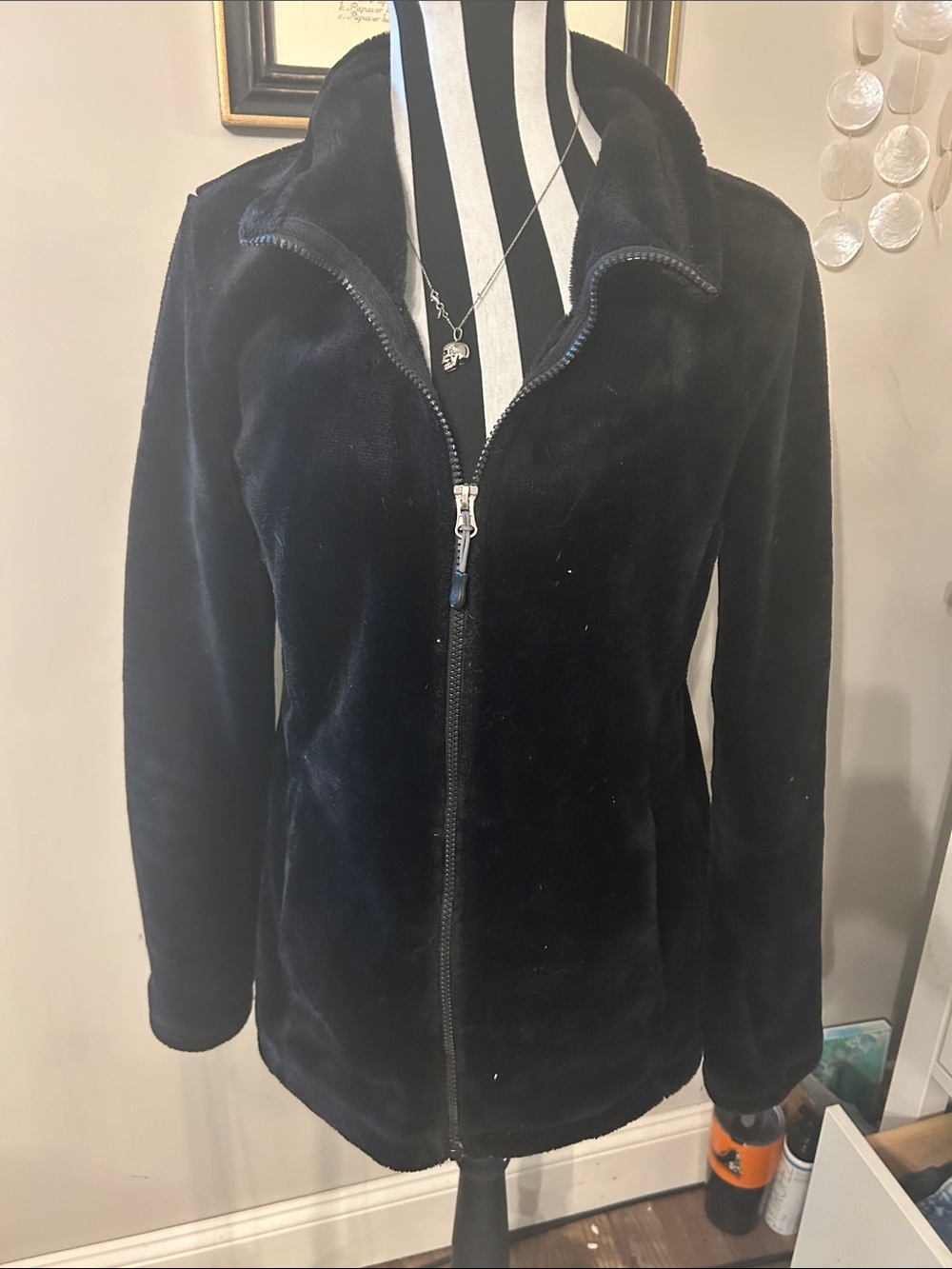 Women's 32° Black zip up fleece medium